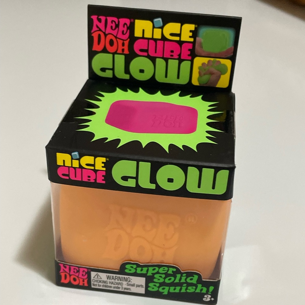 NeeDoh Nice Cube Glow Super Solid Squish